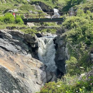 526AD3C6-0B98-4E9A-9978-F91C1C4BB4FF_1_105_c